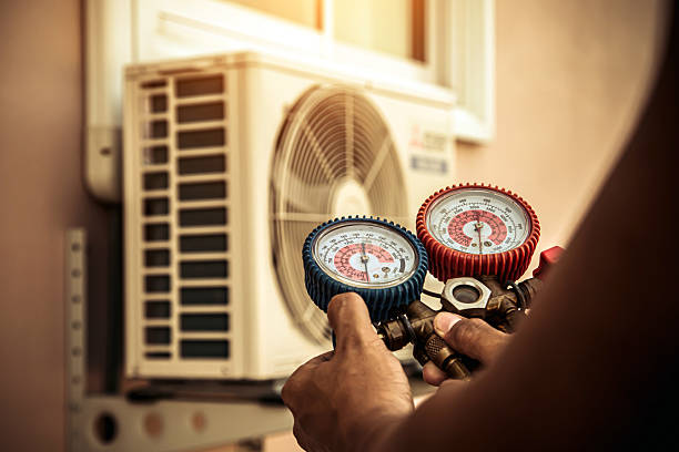 Professional Hvac technician working in Quogue, NY